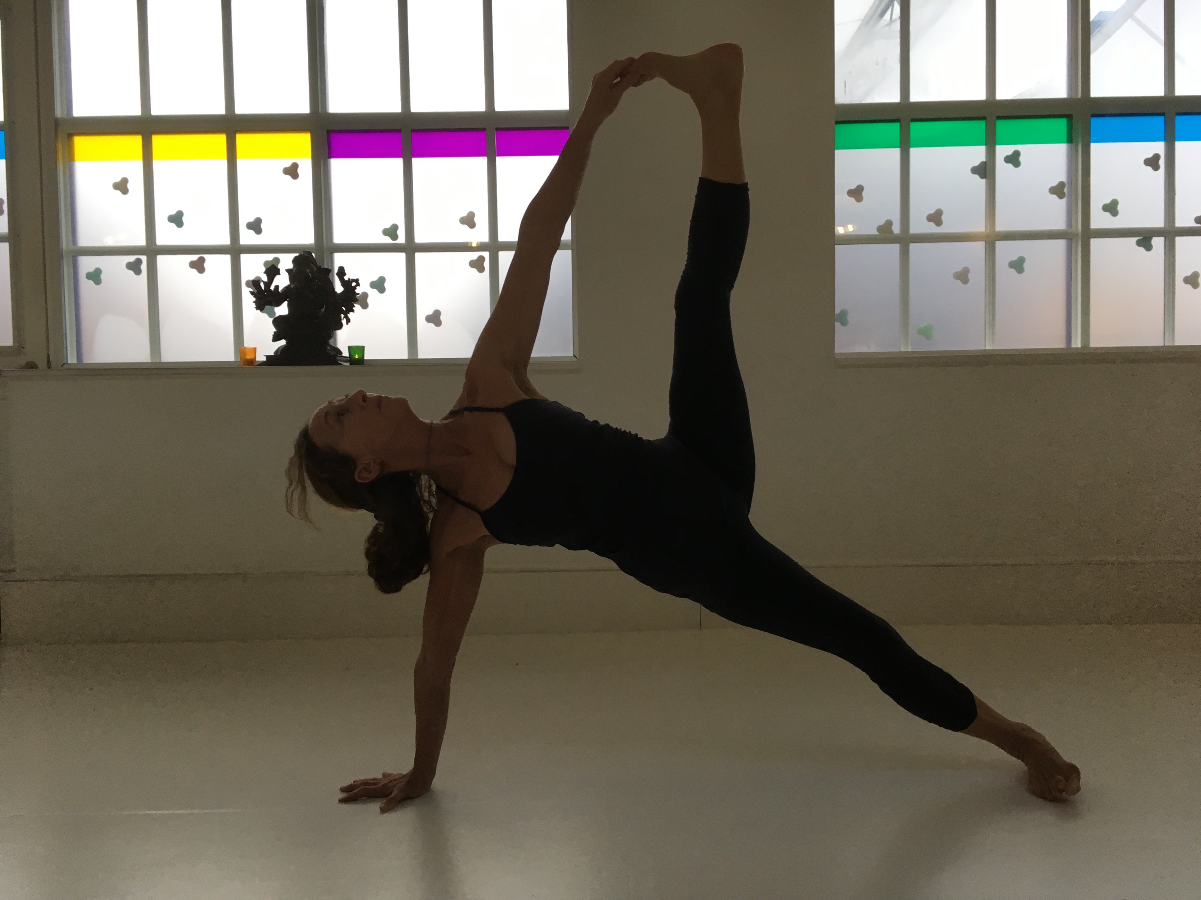 Twisting Half Moon - Parivrtta Ardha Chandrasana | Yogis Anonymous