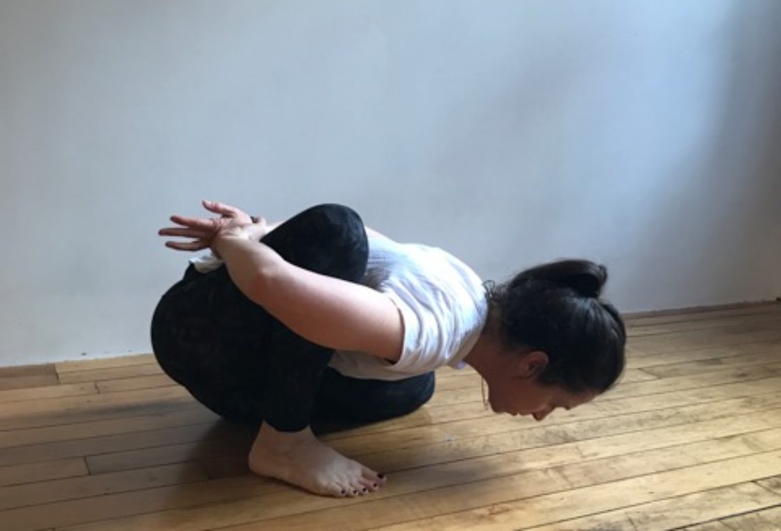 āsana lab: dharma’s sālamba śīrṣāsana (tripod headstand) | triyoga