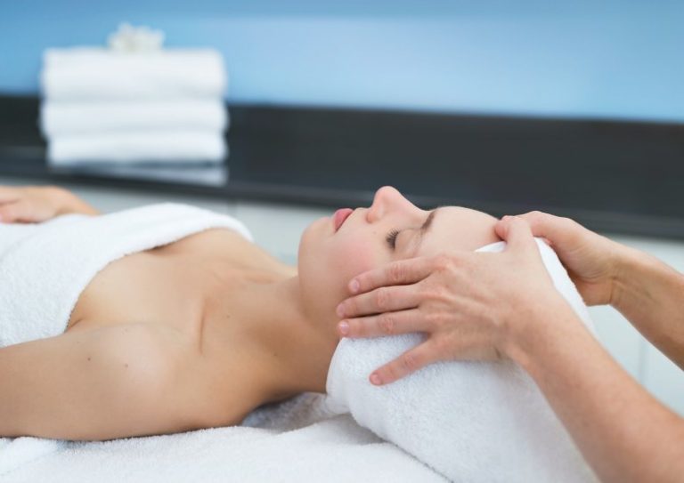 woman receiving mindful massage triyoga